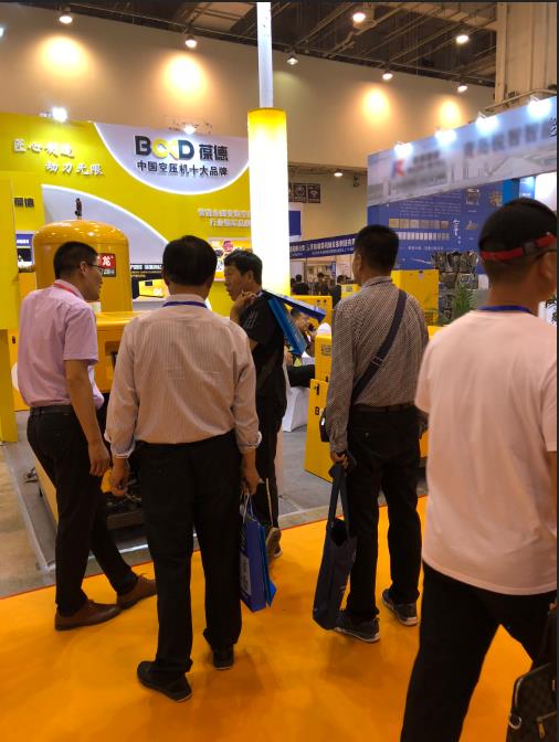 葆德空壓機展示現(xiàn)場 葆德空壓機展示現(xiàn)場